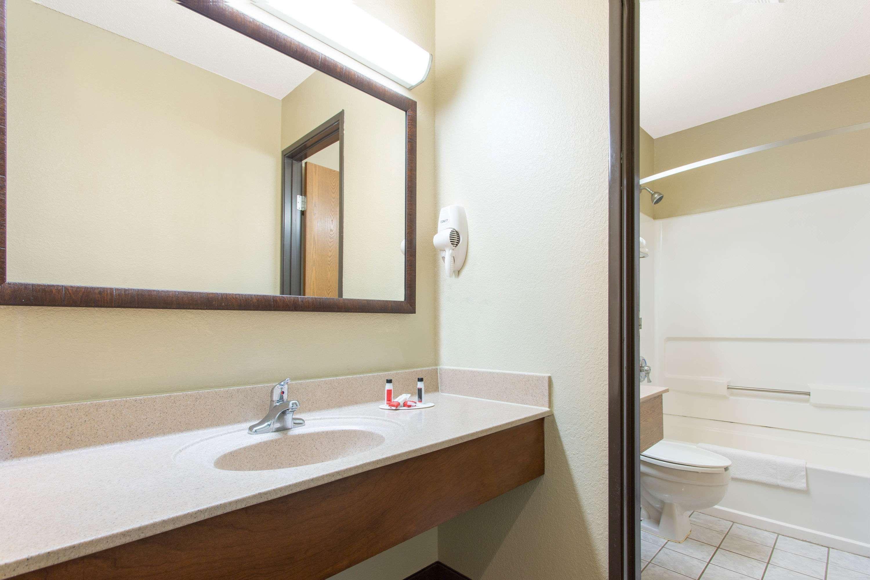 Super 8 By Wyndham Weston Wv Hotel Buitenkant foto