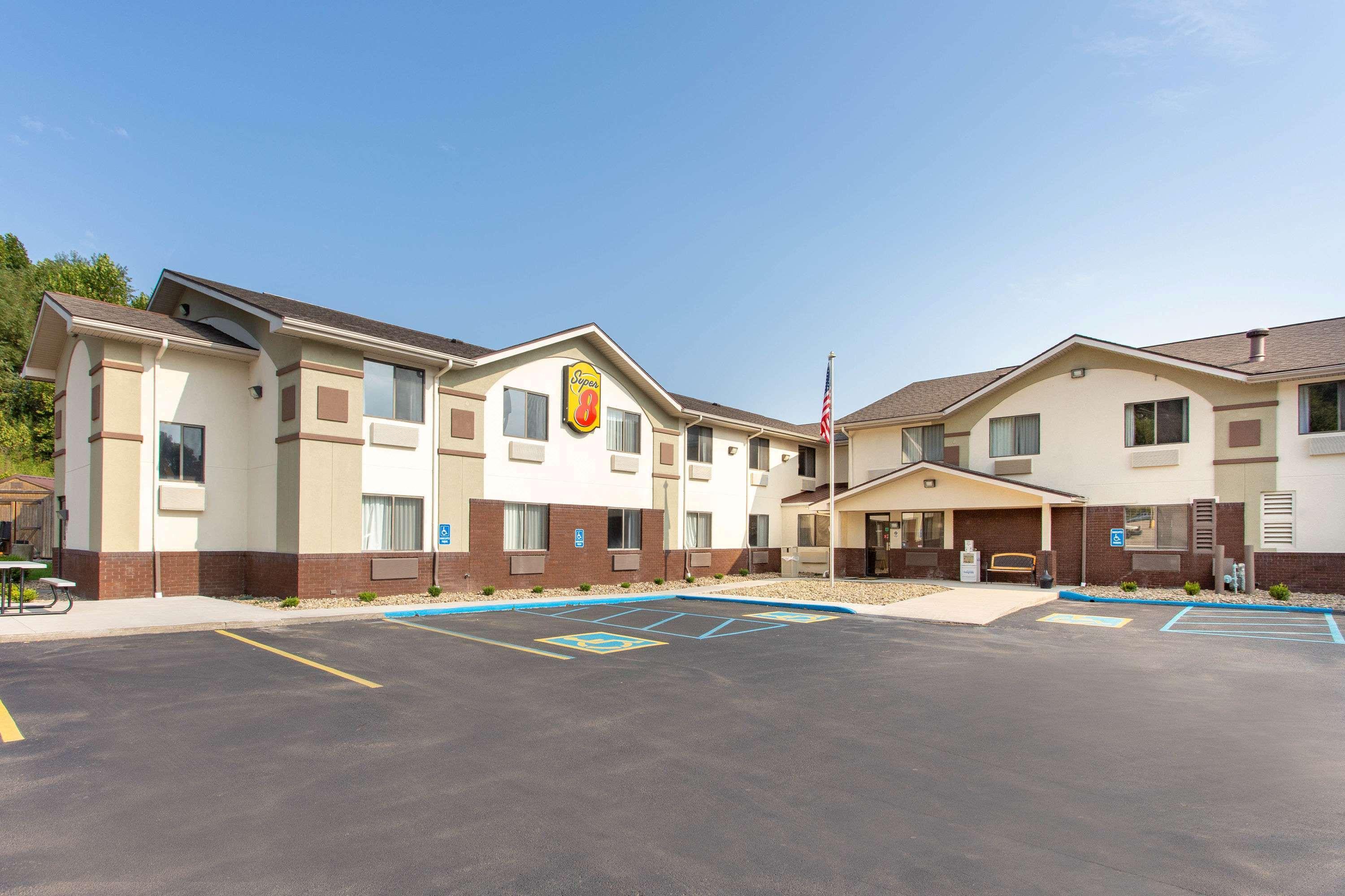 Super 8 By Wyndham Weston Wv Hotel Buitenkant foto