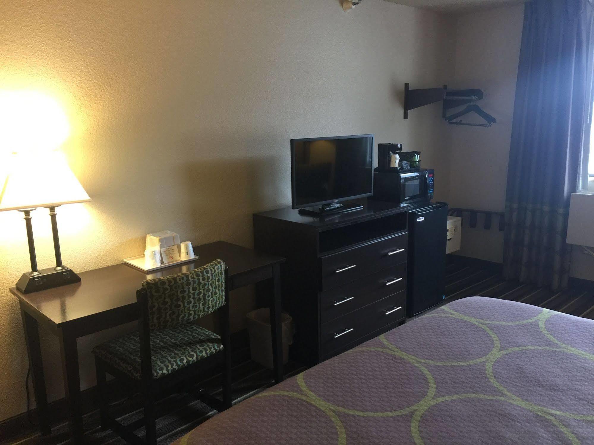 Super 8 By Wyndham Weston Wv Hotel Buitenkant foto